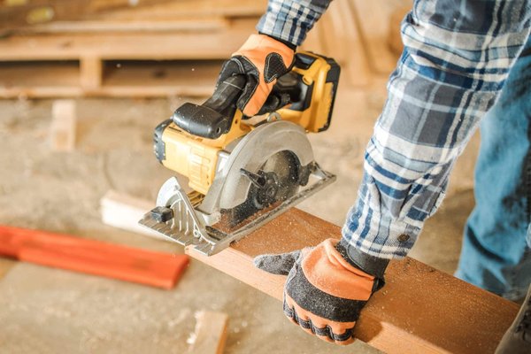 Pourquoi la scie portative est un outil essentiel pour le bricolage ?