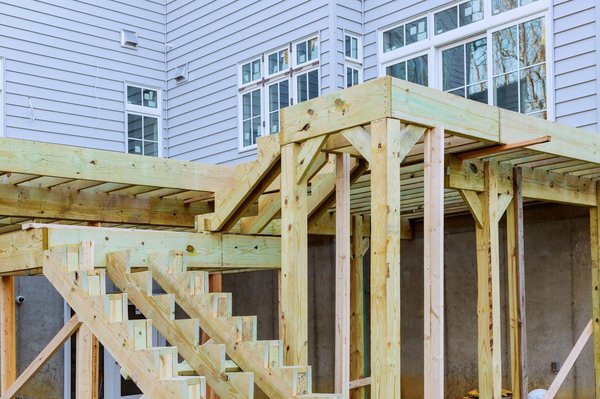 Comment choisir la hauteur des plots pour votre terrasse ?