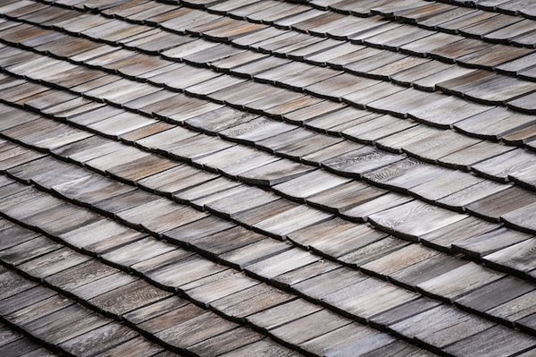 Quelles sont les étapes clés pour rénover une toiture en ardoise ?